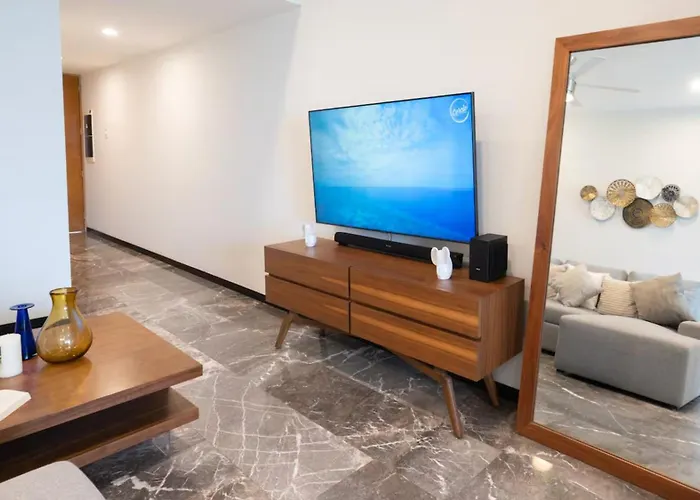 Apartment Beachfront Roof Pool 5th Ave 2 Blocks Gym *