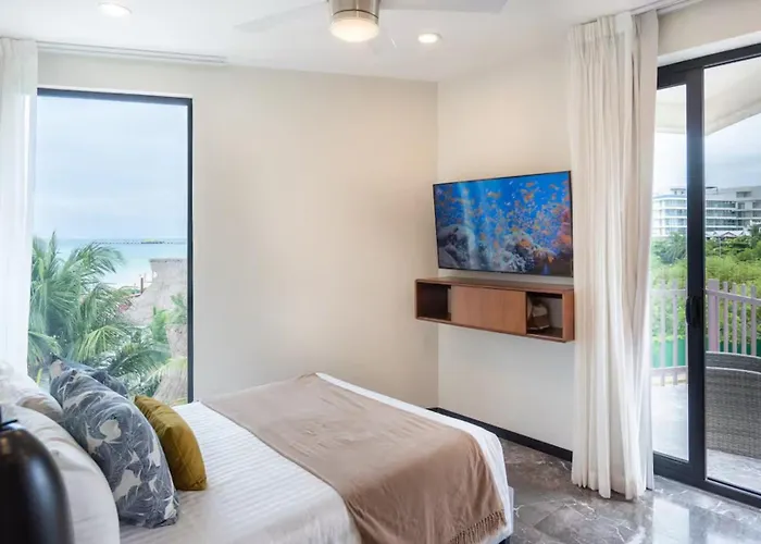 Beachfront Roof Pool 5th Ave 2 Blocks Gym * Playa del Carmen